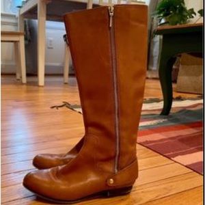 Clarks leather light brown boots w/ gold zipper, Size 5.5